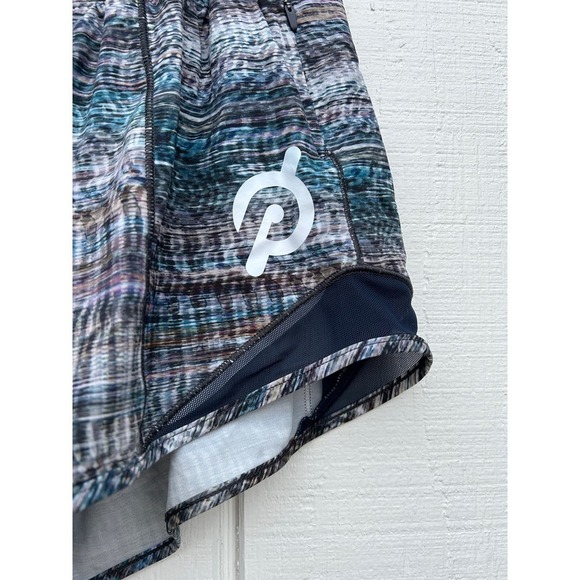 Lululemon x Peloton Collab 4" Hottie Hot Womens Shorts, Size 6 Tall - Picture 3 of 4